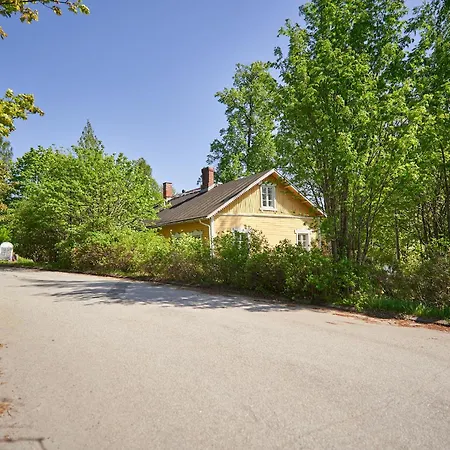 Naissaaren Valo Panzió *