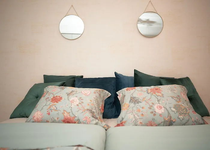 Bed & Breakfast Naissaaren Valo *